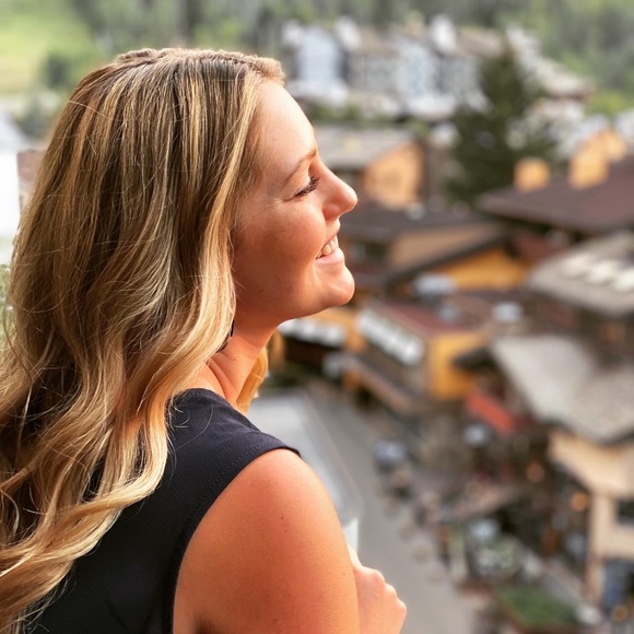 Meet your Posher, Nicole - Picture 3 of 4